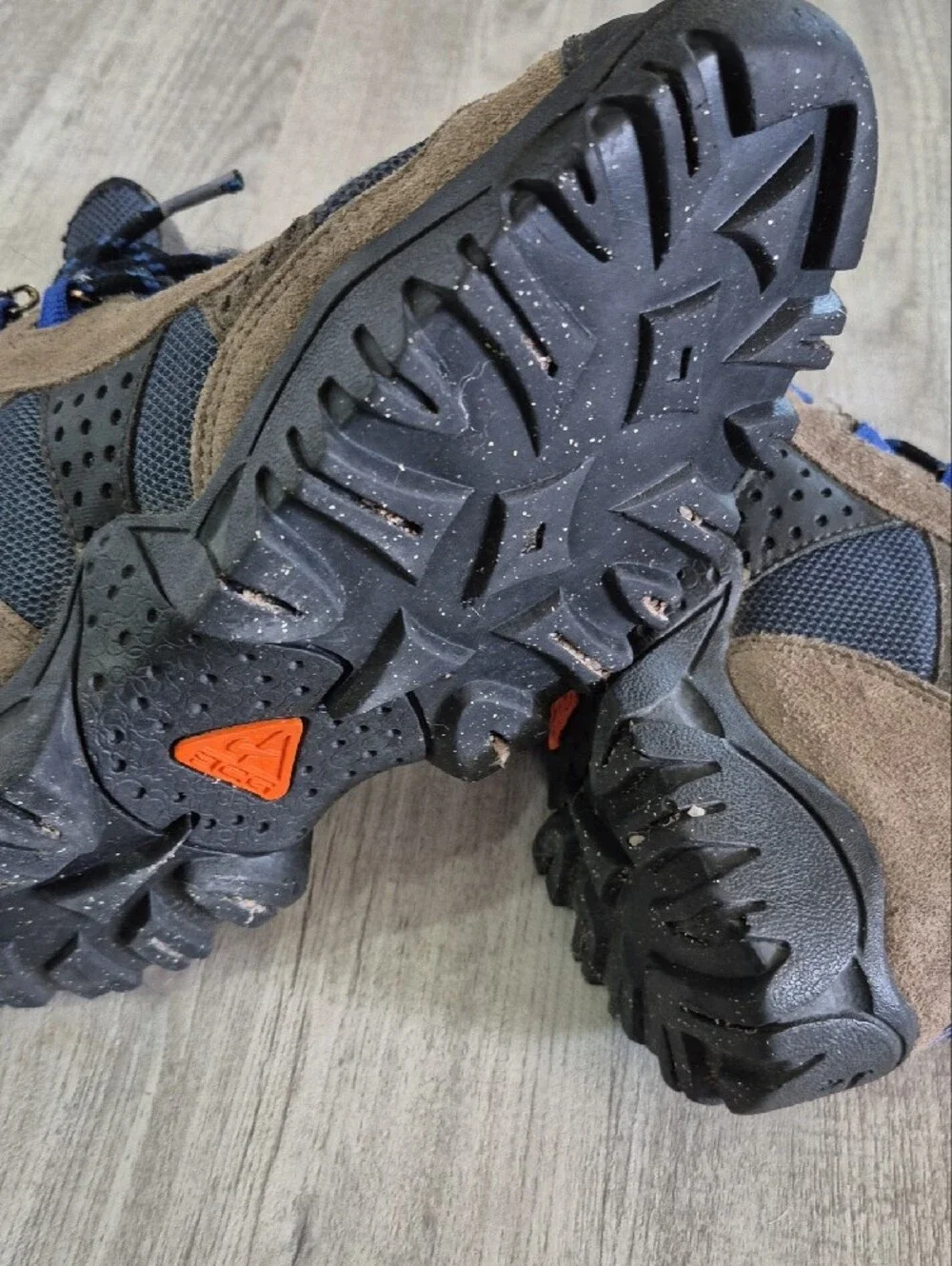 Nike Men's Brown and Blue Trail Boots with Lace-Up Support